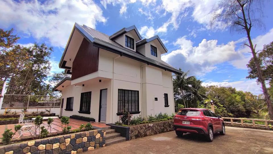 4-Bedroom 2-Storey House and Lot in Tagaytay, Cavite photo #3