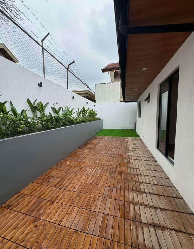 3 Bedroom Bungalow House and Lot in Filinvest 2, Quezon City photo #2