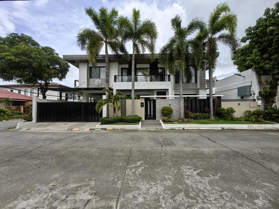 Corner 6-Bedroom House and Lot in BF Homes, Parañaque photo #2