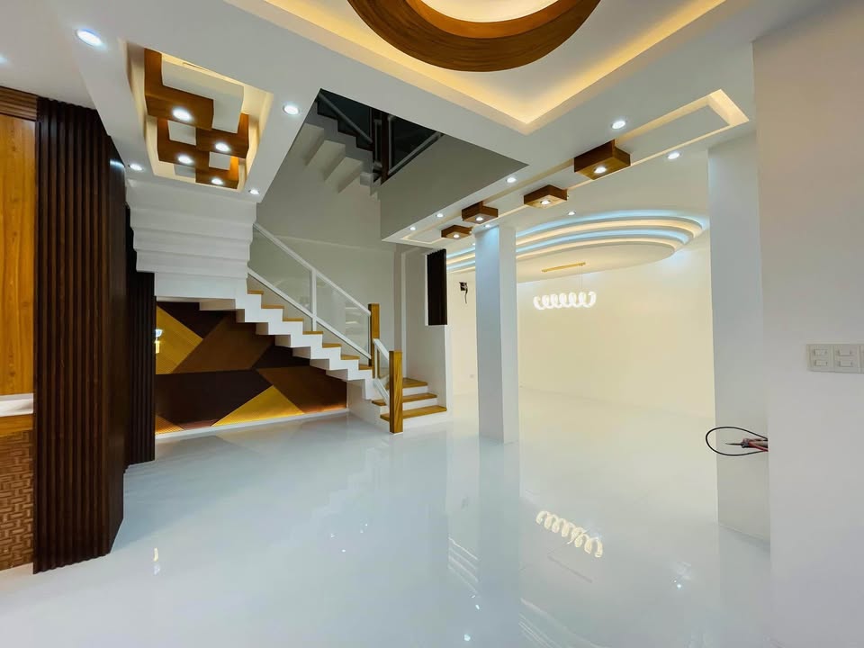 6-Bedroom Modern House and Lot in Greenwoods Executive Village, Taytay photo #3