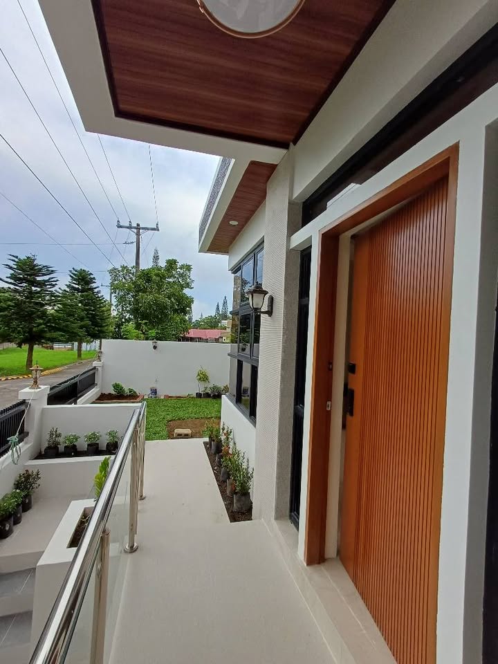 Brand New Modern Elegant House & Lot at Metrogate Tagaytay Estate, Tagaytay photo #3