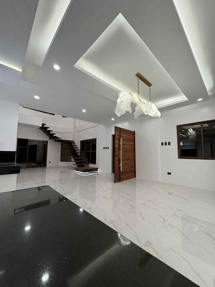 5-Bedroom House & Lot in Antipolo City photo #3