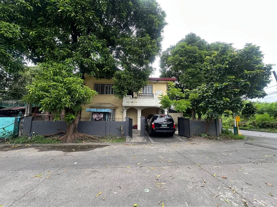 4-Bedroom House and Lot on Corner Lot in BF International, Las Piñas photo #2