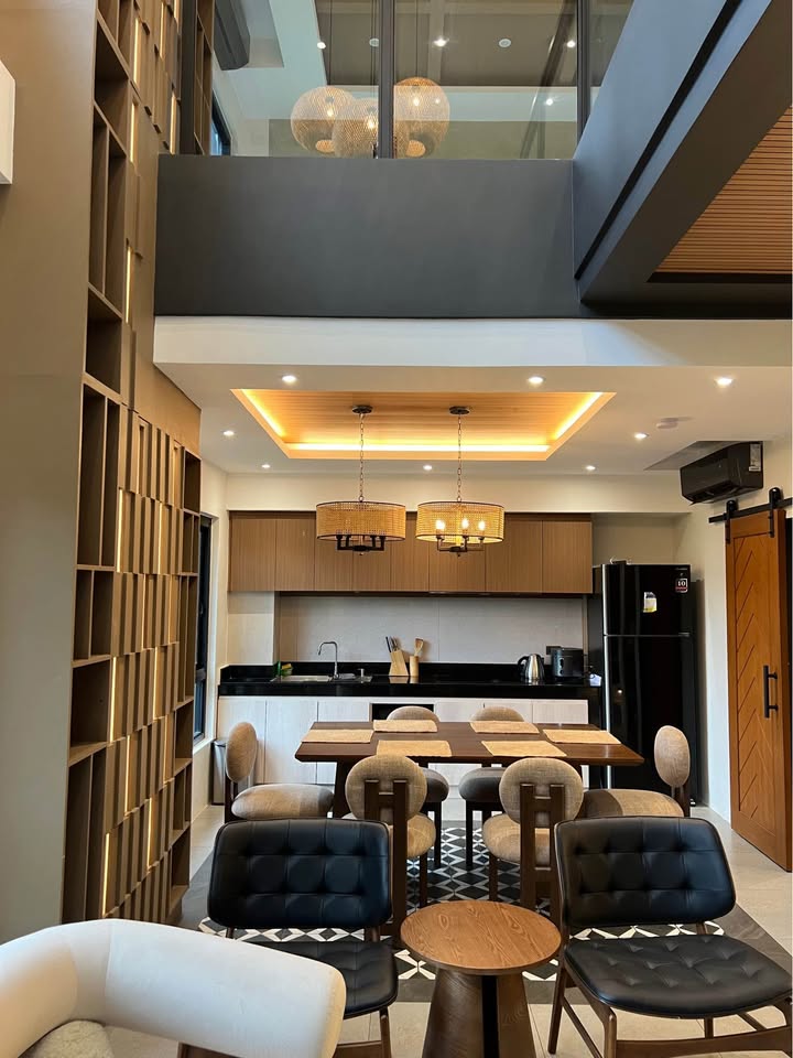 Newly Built Modern House with Infinity Pool in Monteverde Royale, Taytay photo #2