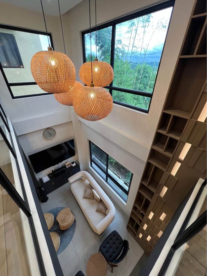 Newly Built Modern House with Infinity Pool in Monteverde Royale, Taytay photo #3