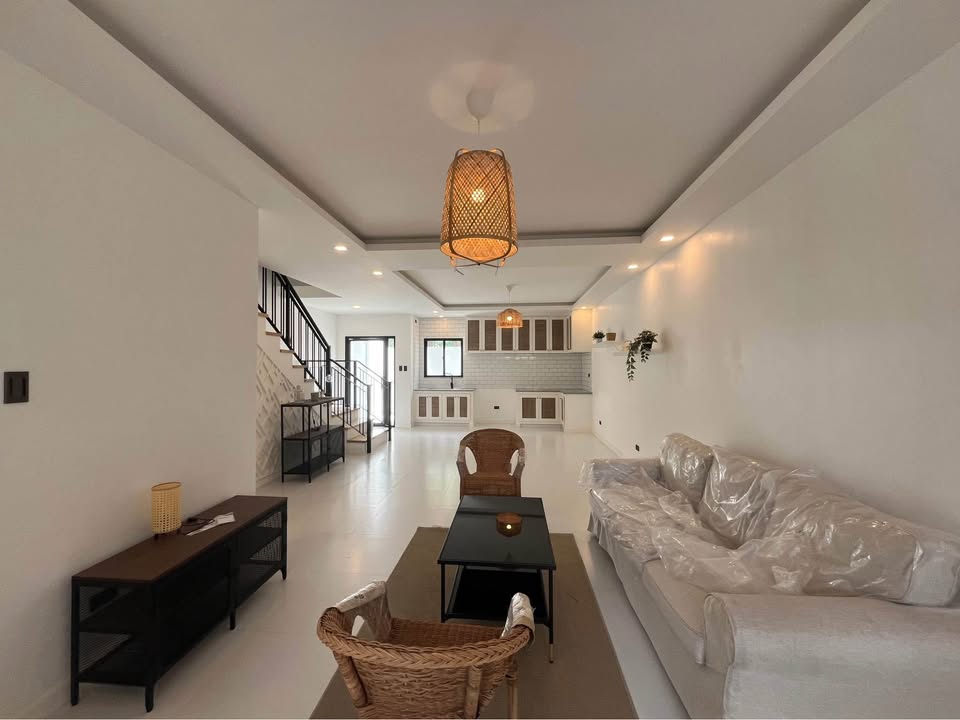 4-Bedroom 2-Storey House with Attic in Pilar Village, Las Piñas City photo #3